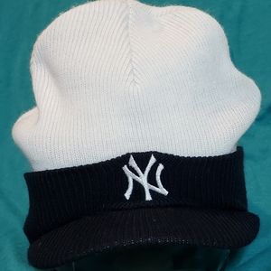 New York Yankees winter hat.  (P)
